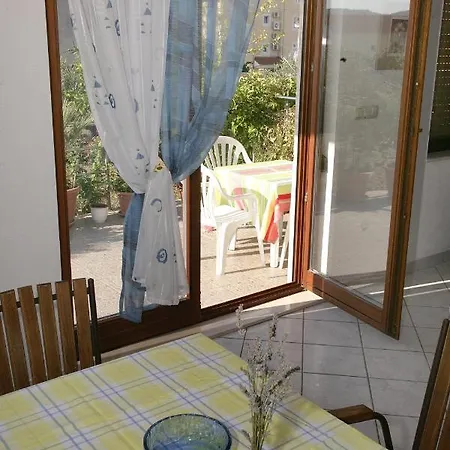 House Peri טרוגיר